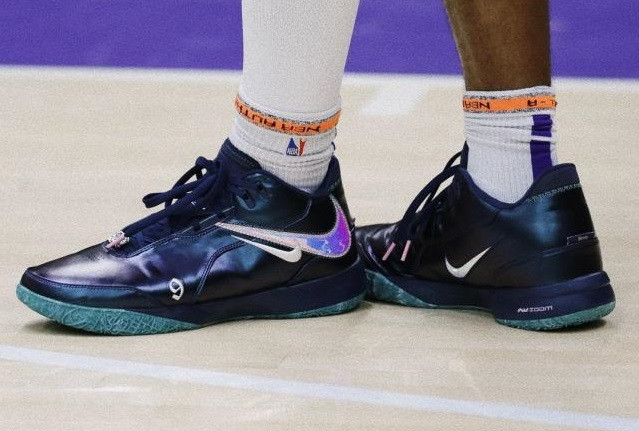 Epic di Malam Bersejarah! Bronny Pakai Sepatu Legend Nike